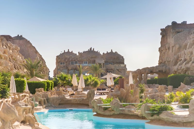 Hurghada utazás Caves Beach Resort