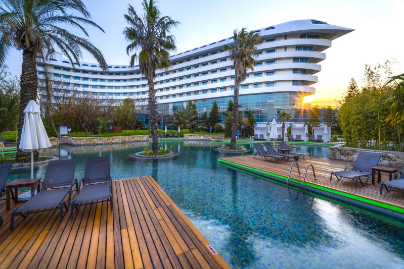 Antalya utazás Concorde De Luxe