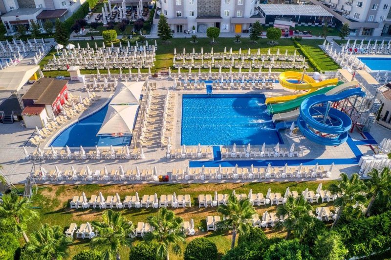 Antalya utazás Grand Park Lara