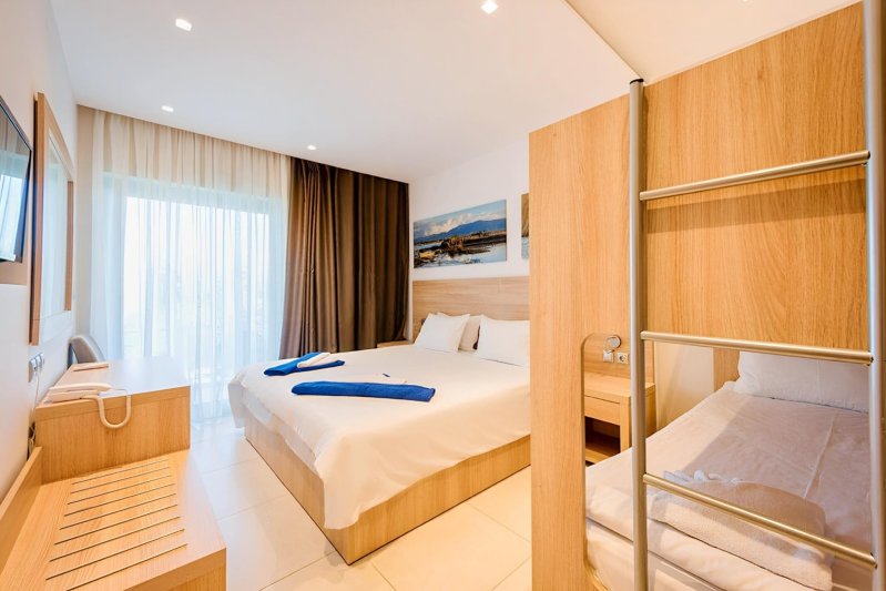 Peloponnészoszi-félsziget utazás Kalogria Beach