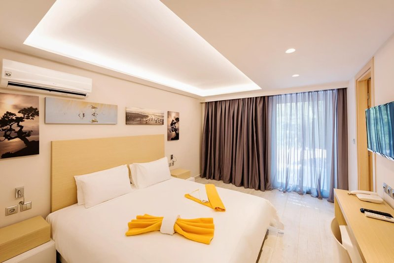 Peloponnészoszi-félsziget utazás Kalogria Beach