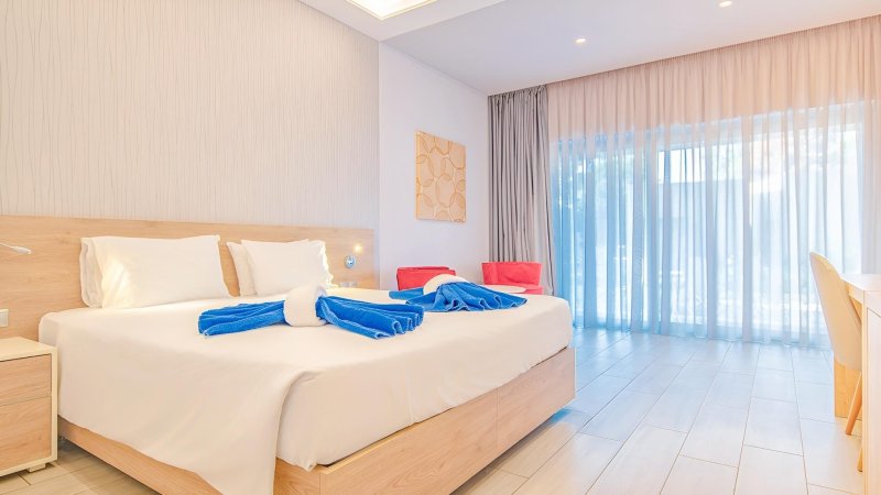 Peloponnészoszi-félsziget utazás Kalogria Beach