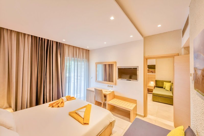 Peloponnészoszi-félsziget utazás Kalogria Beach