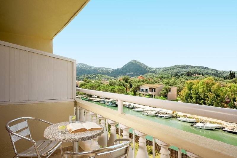 Korfu utazás Mitsis Messonghi