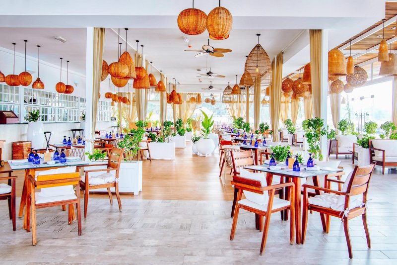 Dubai utazás Radisson Blu Hotel & Resort, Abu Dhabi Corniche