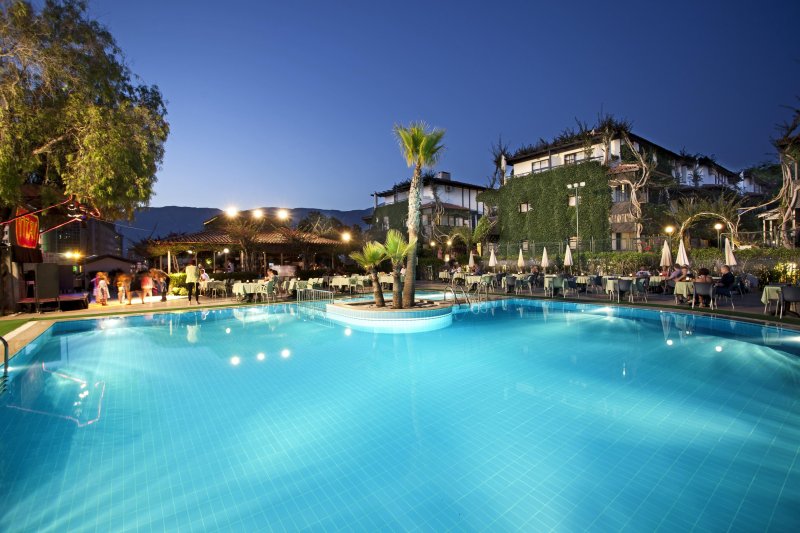 Alanya utazás Titan Club