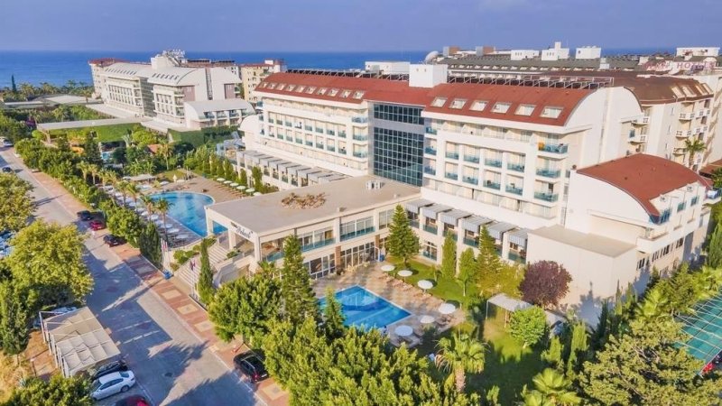 Alanya utazás Titan Select