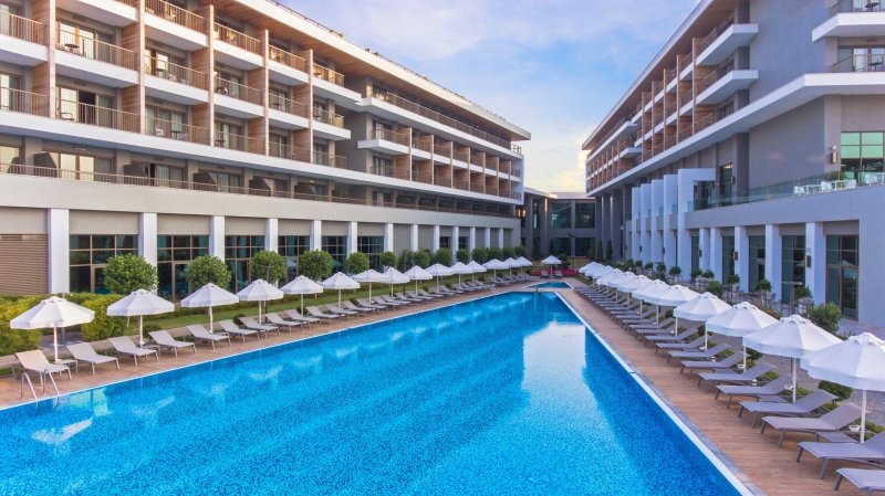 Acanthus & Cennet Barut Collection Side