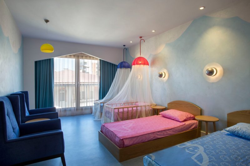 Acanthus & Cennet Barut Collection Side