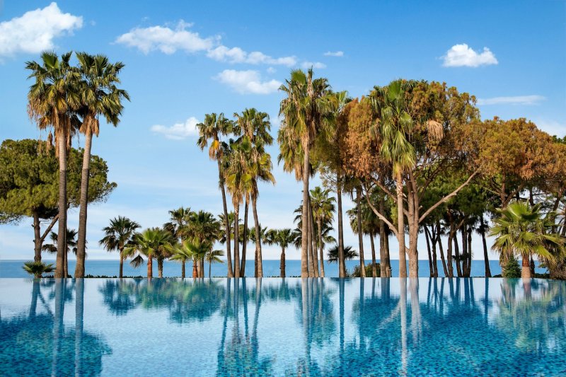 Acanthus & Cennet Barut Collection Side