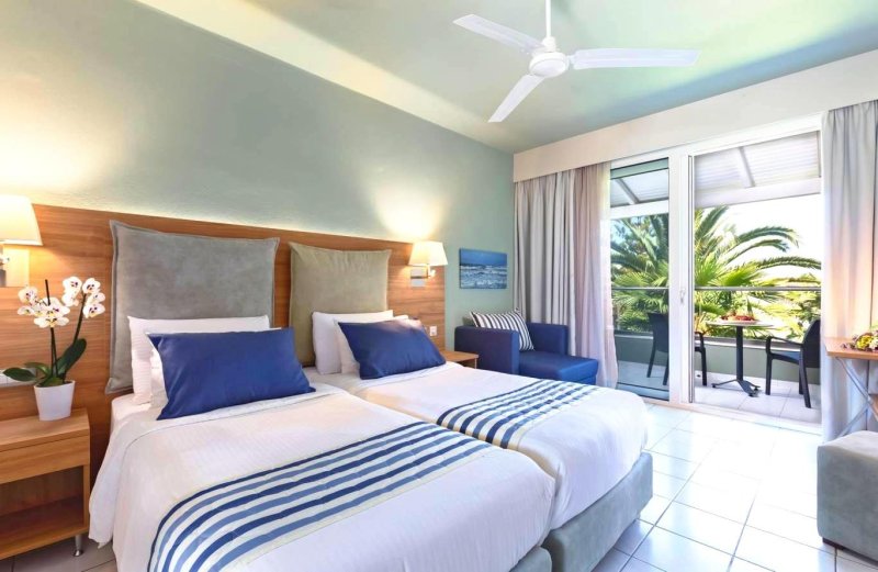 Kétágyas szoba kertre néző kilátással