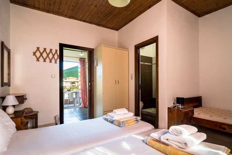 Lefkada-sziget utazás Aiolos Apartments