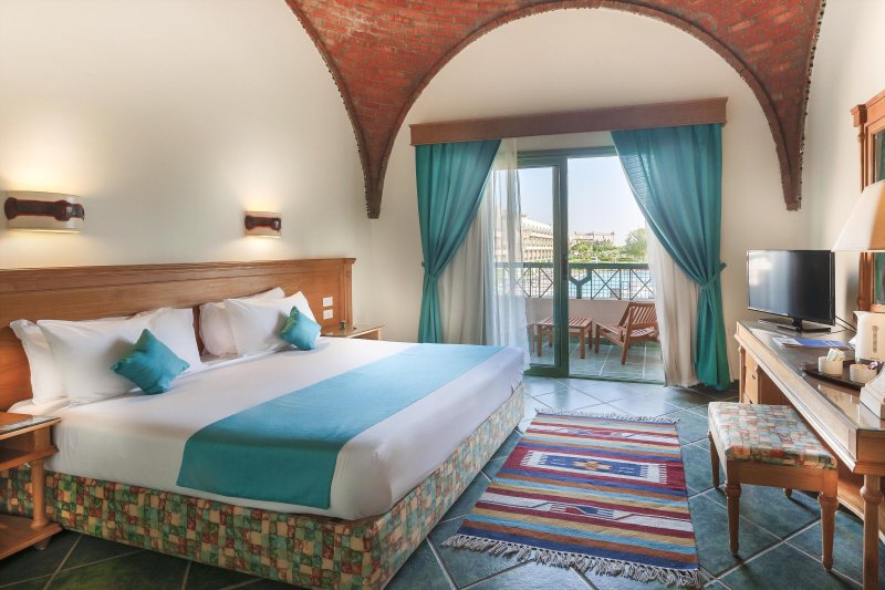 Standard szoba medencére néző kilátással