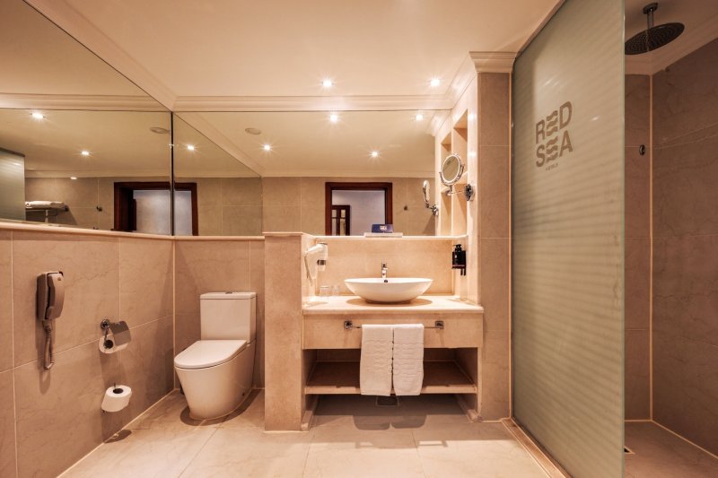 Junior lakosztály, fürdőszoba