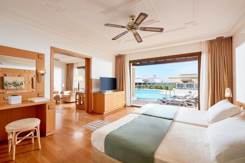 Ilis lakosztály közös medencével