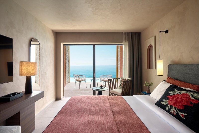 Prémium szoba, kilátással a medencére