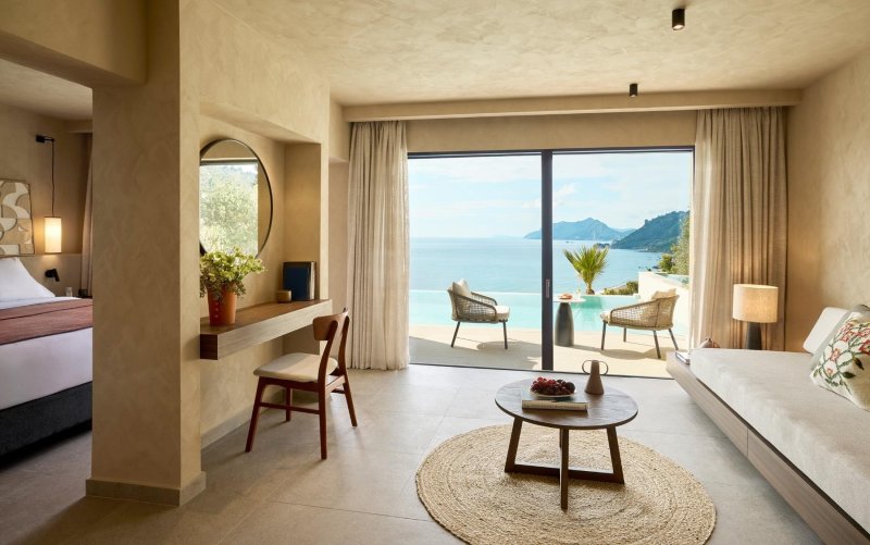 Lakosztály saját medencével és kilátással a tengerre