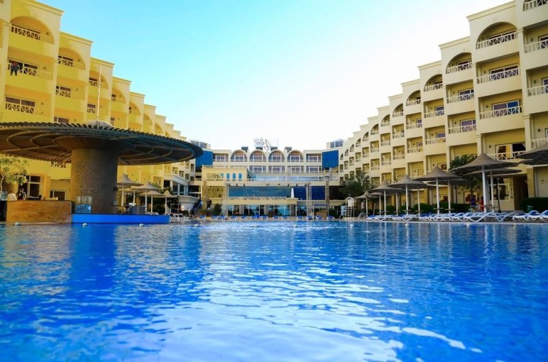 Hurghada utazás AMC Royal Hotel