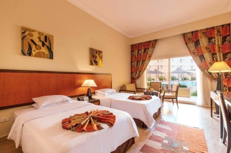 Prémium szoba medencére néző kilátással