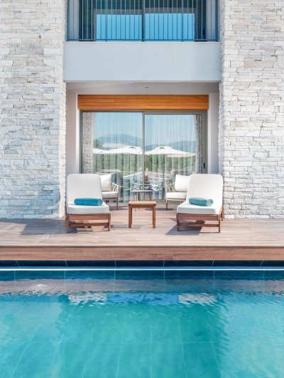 Deluxe szoba medencés kilátással - tengerre