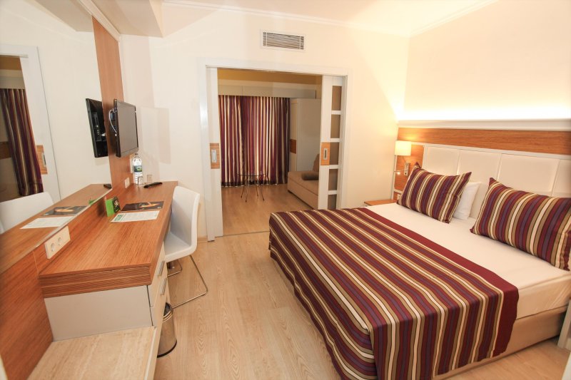 Alanya utazás Aqi Pegasos Royal