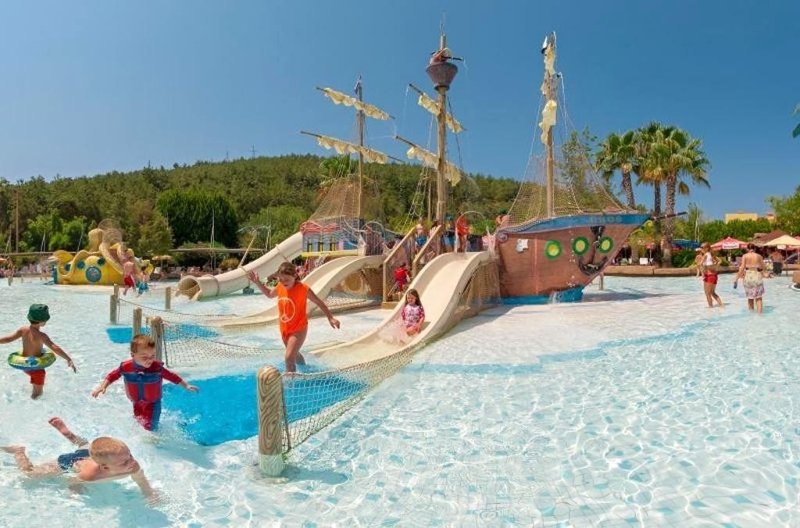 Kusadasi utazás Aqua Fantasy