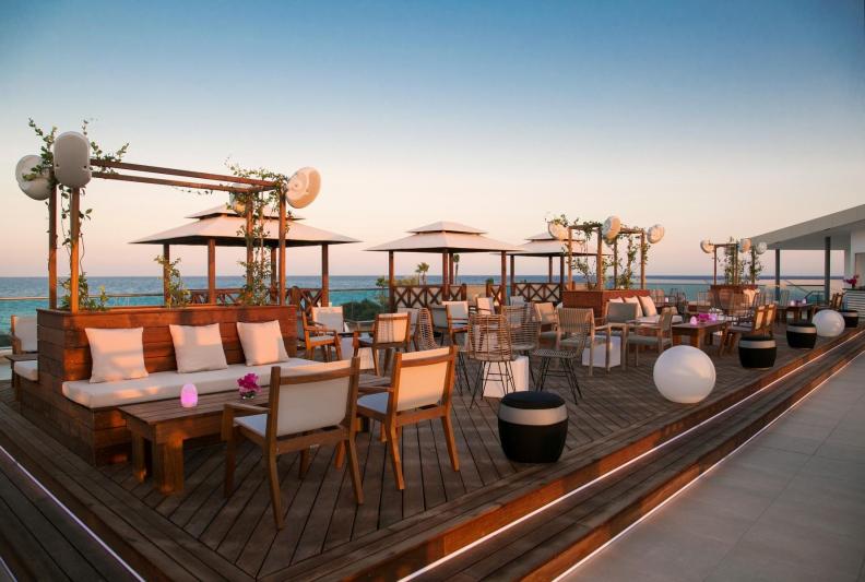 Asterias Beach Dél-Ciprus