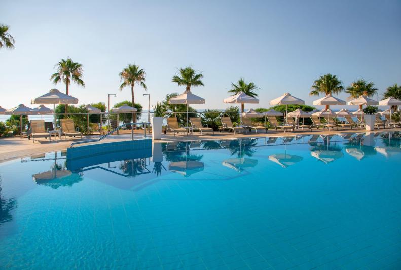 Asterias Beach Dél-Ciprus