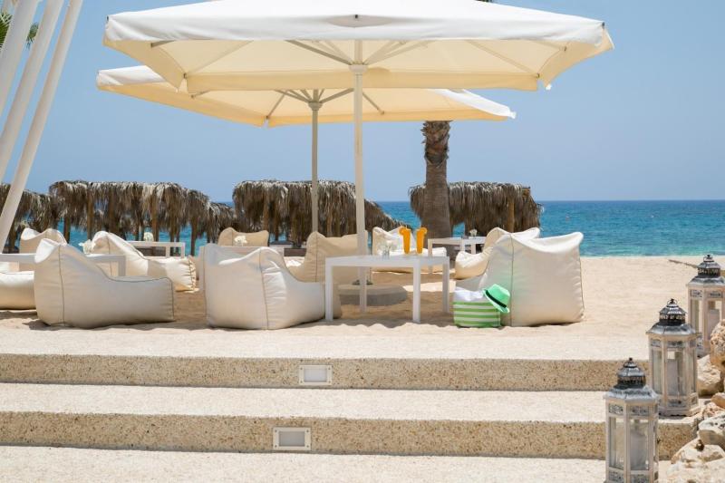 Asterias Beach Dél-Ciprus