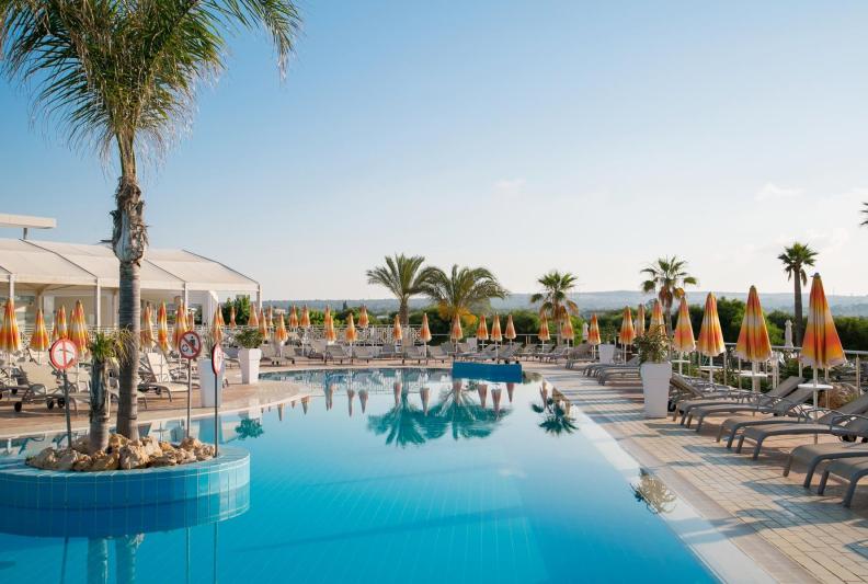 Asterias Beach Dél-Ciprus