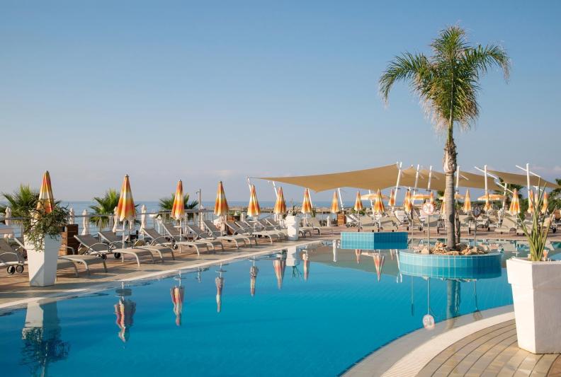 Asterias Beach Dél-Ciprus