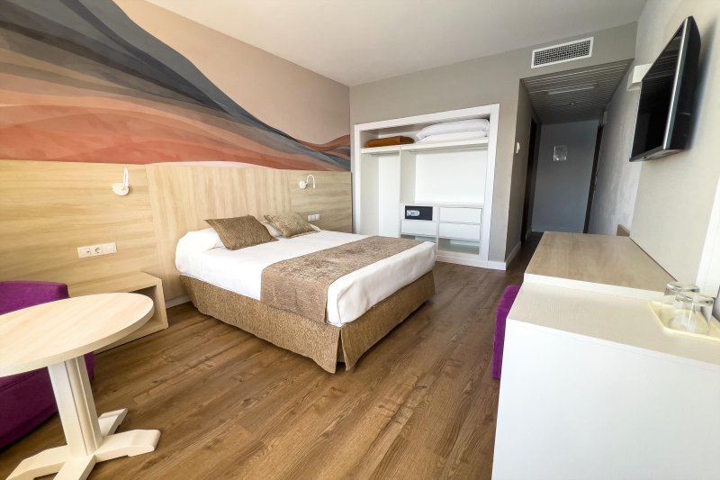 Superior szoba kétszemélyes ággyal, kilátással a tengerre