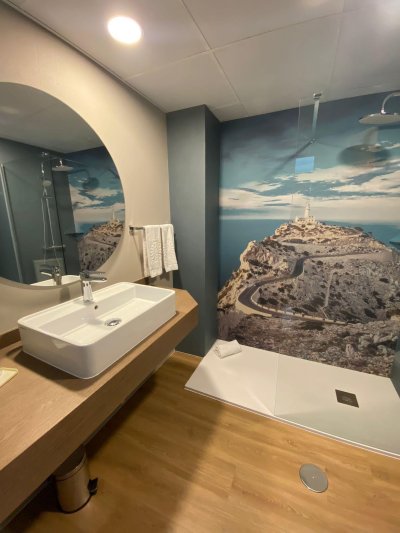 Kétágyas szoba fürdőszobája