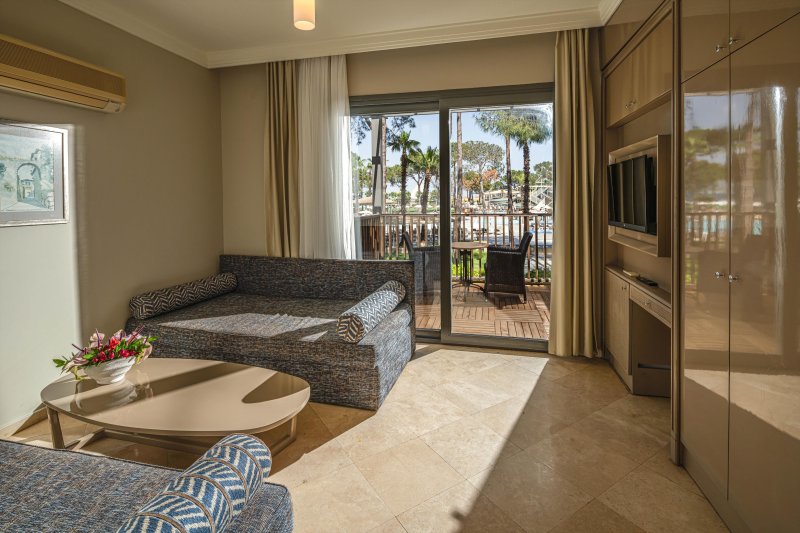 Családi szoba kertre néző kilátással