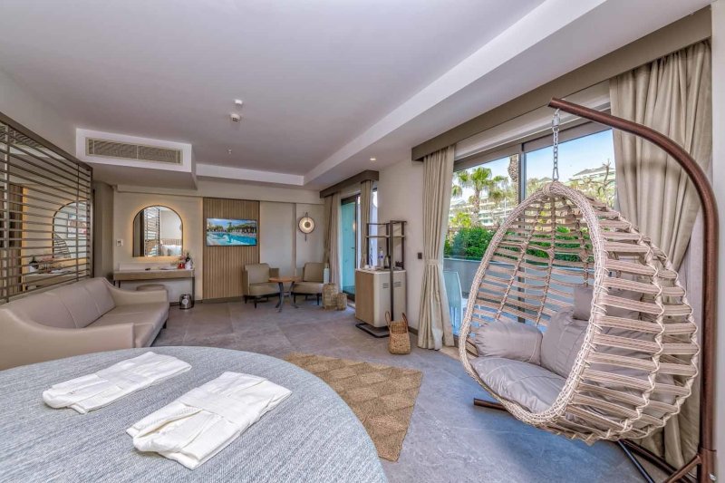 Komfort szoba kétszemélyes ággyal - közvetlen medencés kijárattal