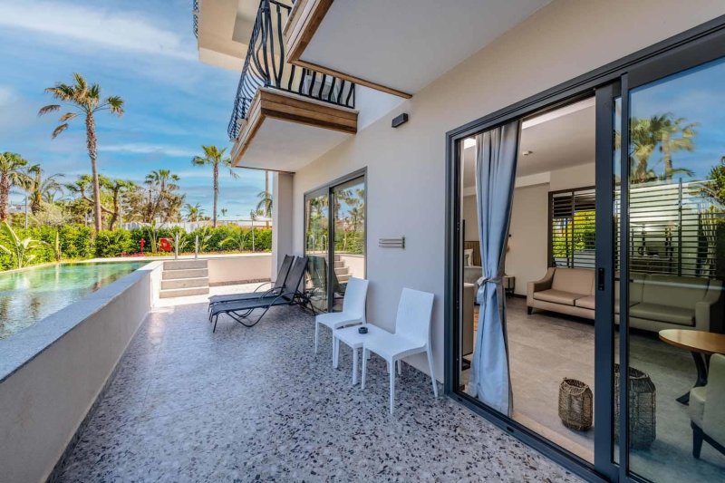 Terasz medencével a Comfort Swim up szoba mellett