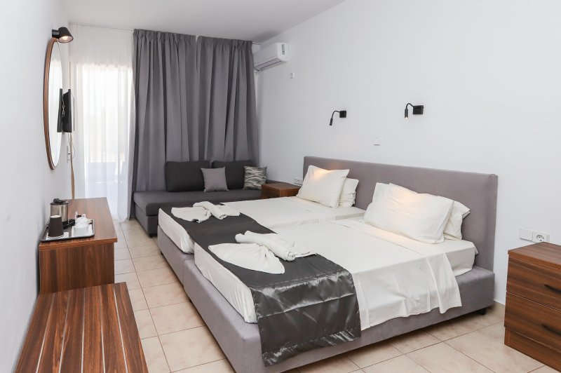 Kétágyas szoba közös medencével