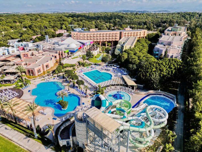 Blue Waters Club Side