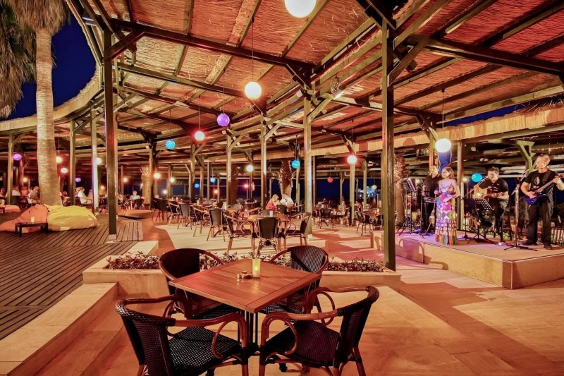Blue Waters Club Side