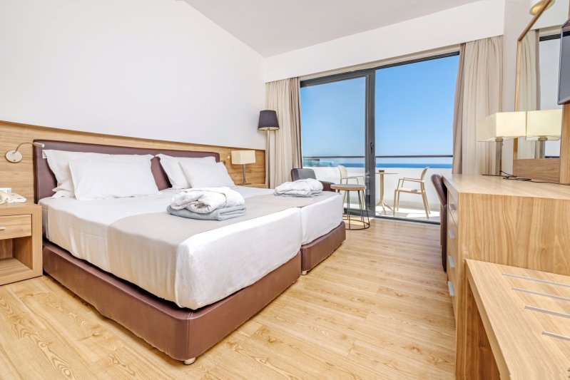 Kétágyas szoba, tengerre néző kilátással