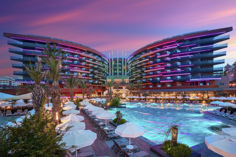 Kirman Calyptus Resort & Spa Side