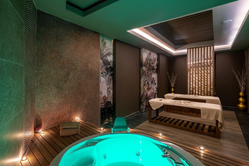 Kirman Calyptus Resort & Spa Side