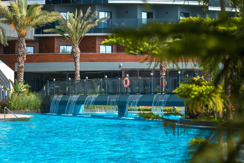Kirman Calyptus Resort & Spa Side