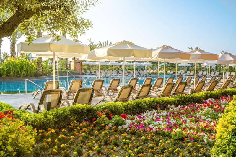 Kirman Calyptus Resort & Spa Side