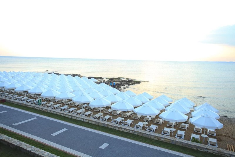 Can Garden Beach Side