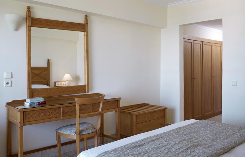 Rodosz utazás Canvas By Mitsis Petit Palais