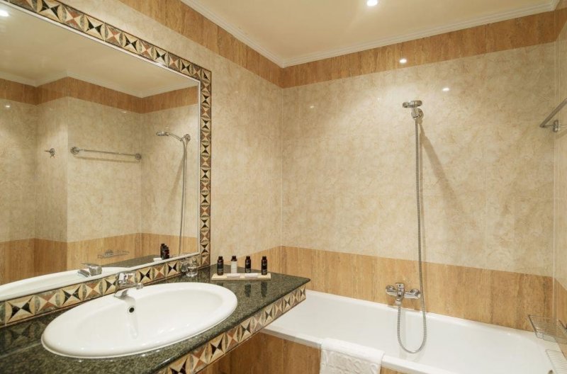 Rodosz utazás Canvas By Mitsis Petit Palais