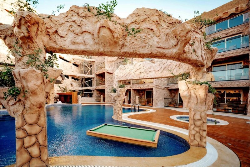 Hurghada utazás Caves Beach Resort