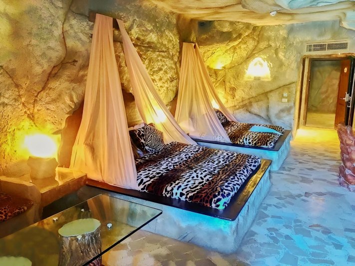 Hurghada utazás Caves Beach Resort