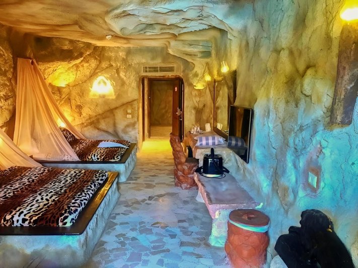 Hurghada utazás Caves Beach Resort